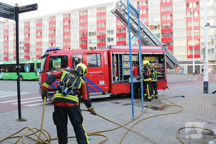Scooter uitgebrand bij fietsenstalling