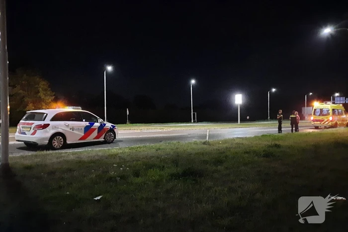 Scooterrijdster onderuit door glad wegdek