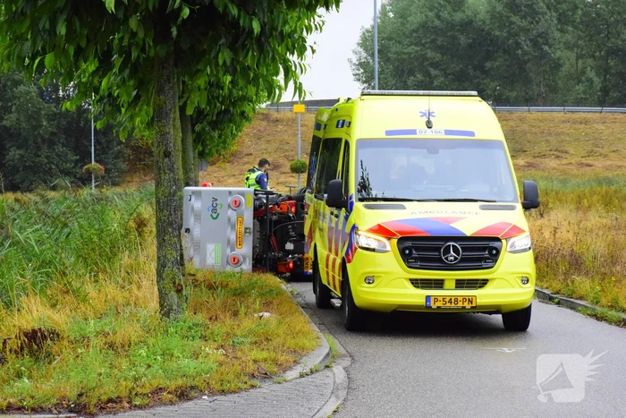 Onkruidverdelger kantelt tijdens werkzaamheden