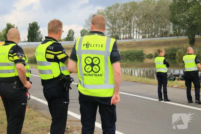 Auto belandt in het water bij ongeval