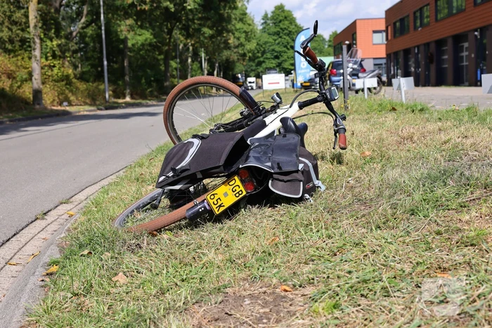 Vrouw op speed pedelec gewond bij botsing