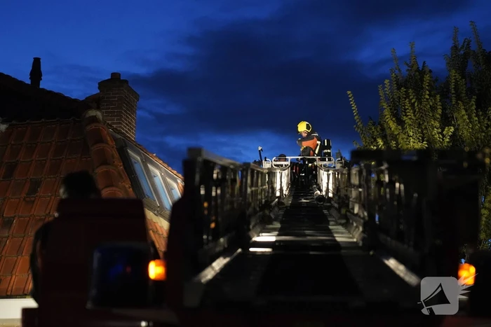 Schoorsteenbrand ontdekt door buren
