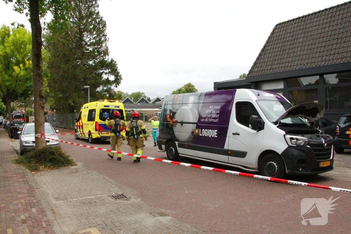 Bestuurder bestelbus raakt onwel door gaslucht