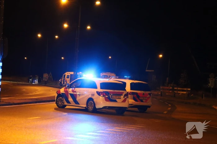 Personenauto belandt op zijn zijkant