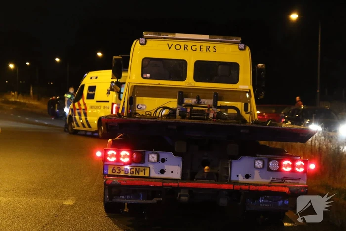 Personenauto belandt op zijn zijkant