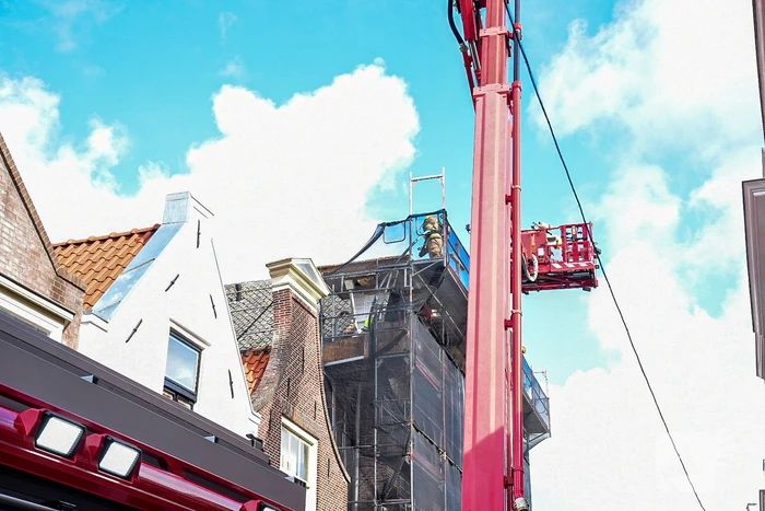 Veel schade na uitslaande brand op dak kerk
