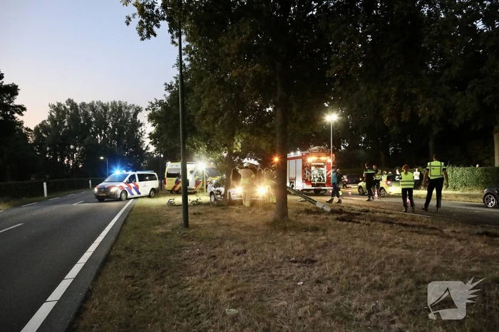Persoon bekneld na ernstig ongeval