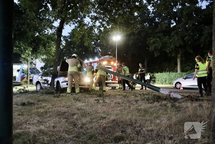 Persoon bekneld na ernstig ongeval
