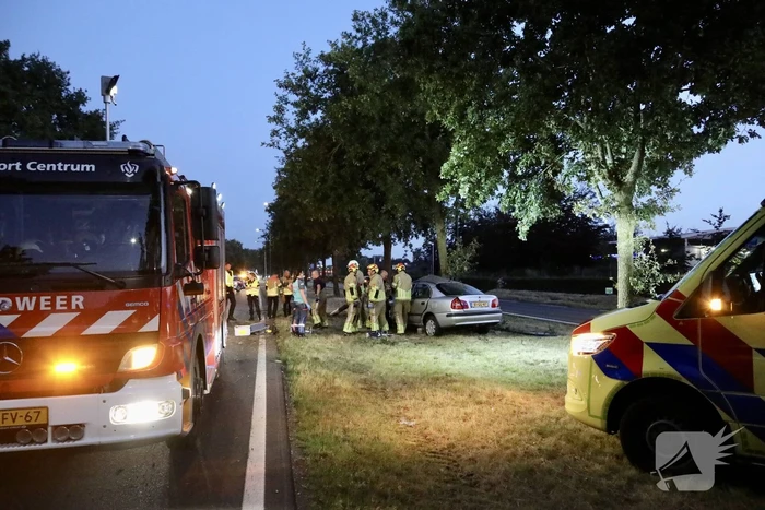Persoon bekneld na ernstig ongeval