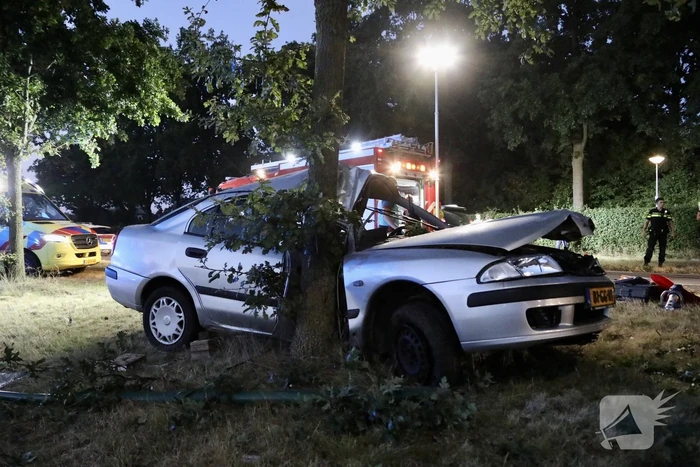 Persoon bekneld na ernstig ongeval