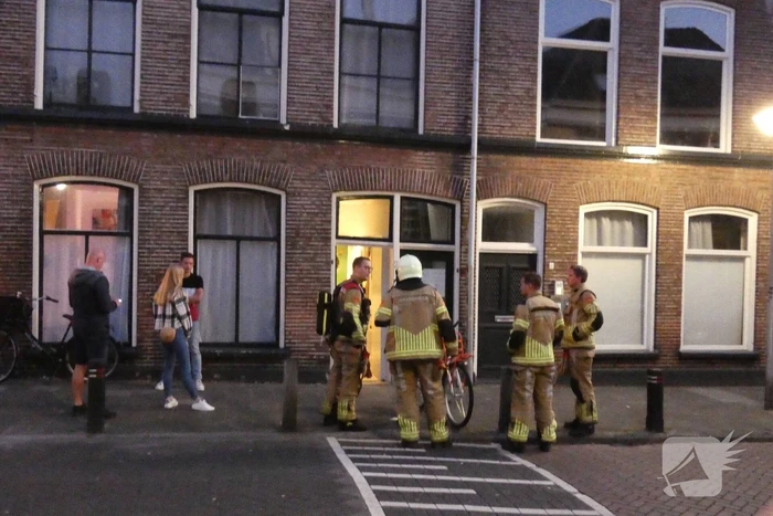 Brandweer verricht metingen naar CO in woning