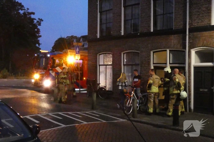 Brandweer verricht metingen naar CO in woning