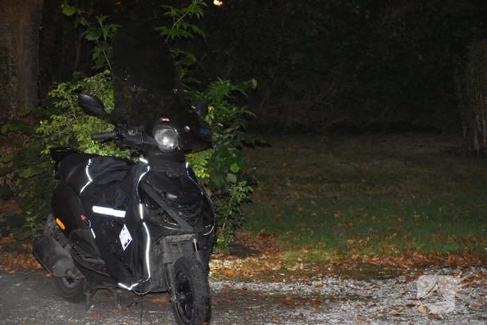 Scooter raakt beschadigd na botsing met hert