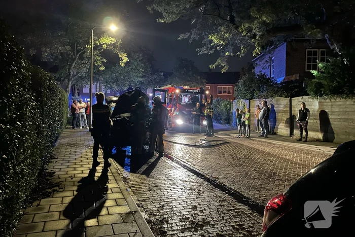 Brand in geparkeerde auto snel geblust