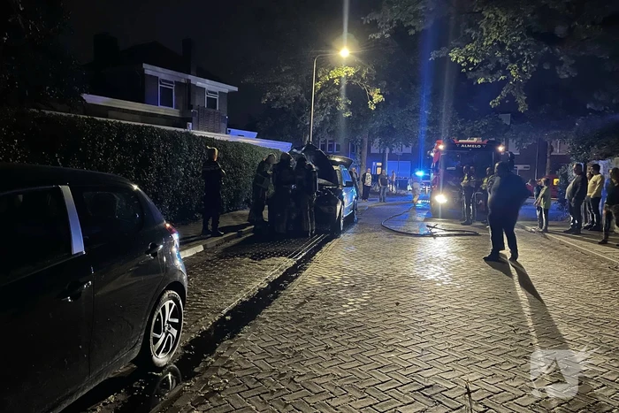 Brand in geparkeerde auto snel geblust