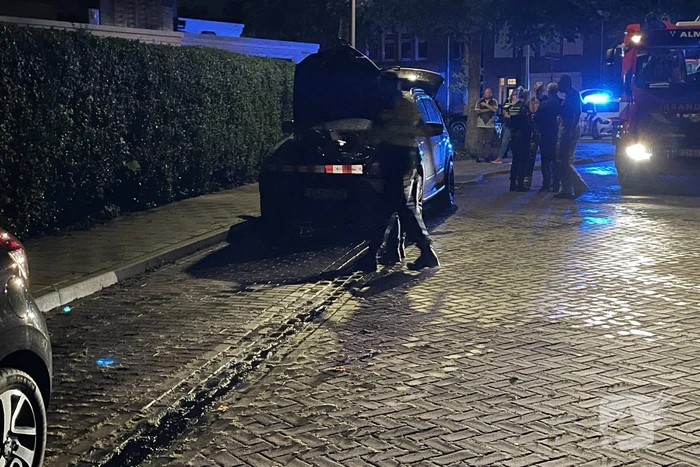 Brand in geparkeerde auto snel geblust
