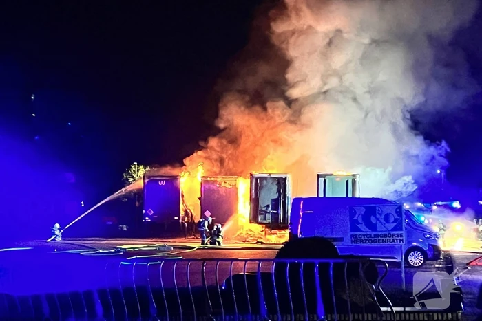 Meerdere trailers verwoest vanwege brand