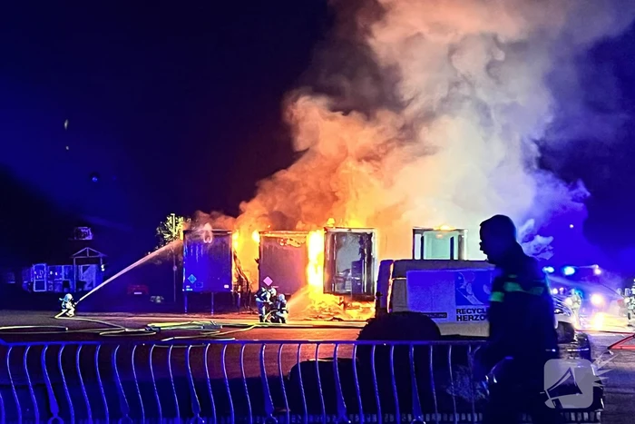 Meerdere trailers verwoest vanwege brand