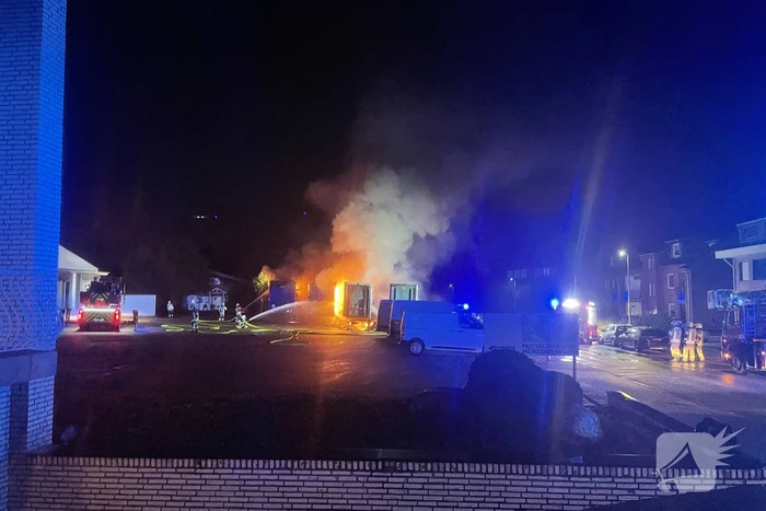 Meerdere trailers verwoest vanwege brand