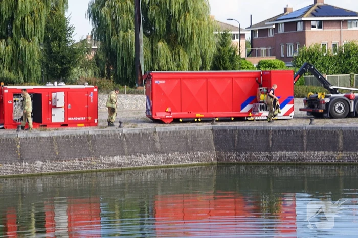 Grote brand op dak van woning
