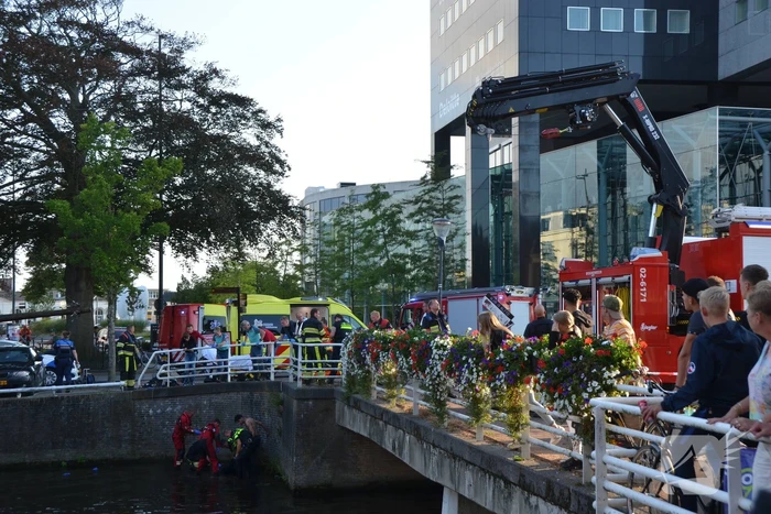 Twee zwaargewonden aangetroffen, één persoon raakt te water