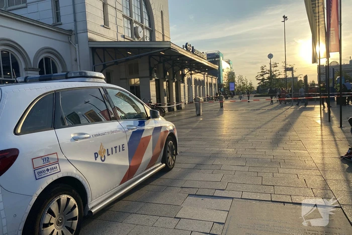Twee zwaargewonden aangetroffen, één persoon raakt te water