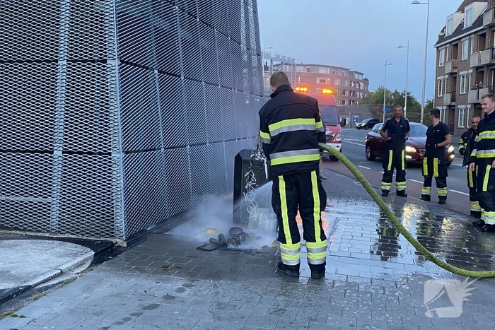 Brandende winkelmand snel geblust