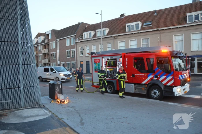 Brandende winkelmand snel geblust
