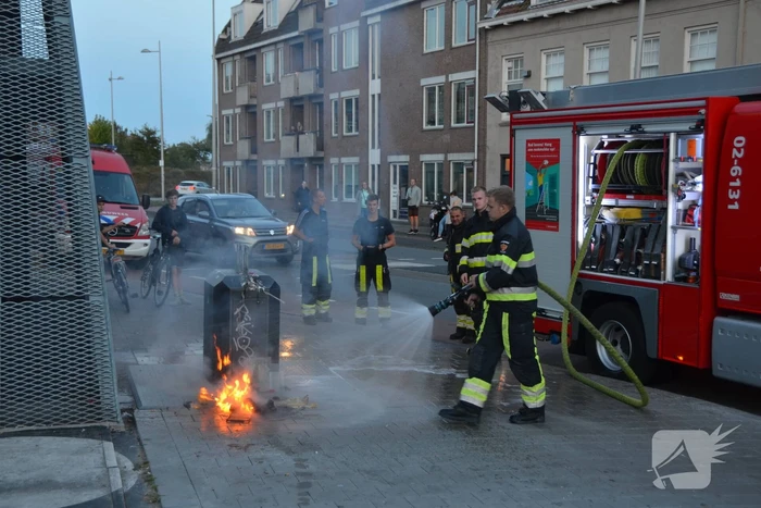 Brandende winkelmand snel geblust