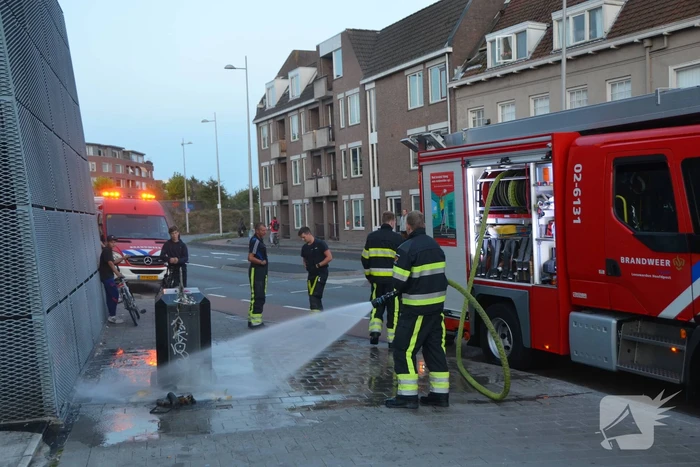 Brandende winkelmand snel geblust