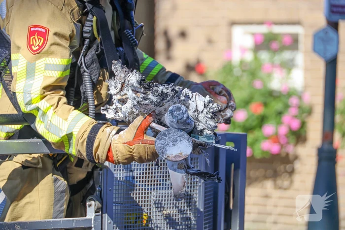 Brand in dakkapel snel onder controle