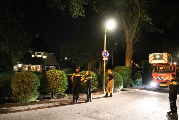 Brandweer blust schoorsteenbrand