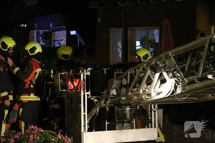 Brandweer controleert schoorsteen