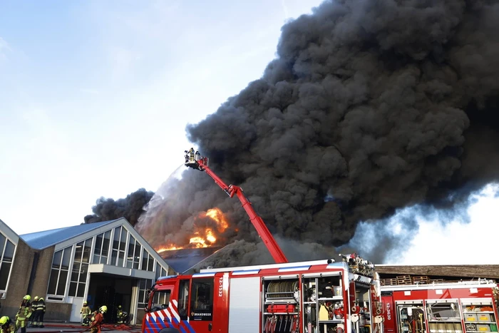 Zeer grote brand in bollenloods