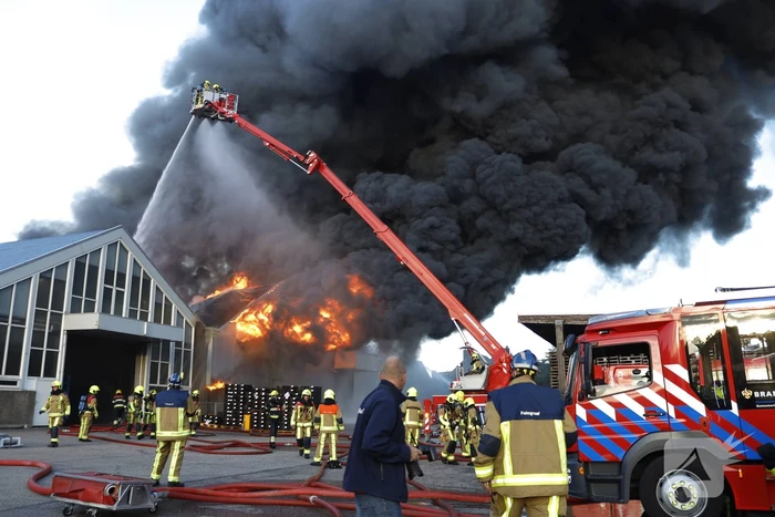 Zeer grote brand in bollenloods