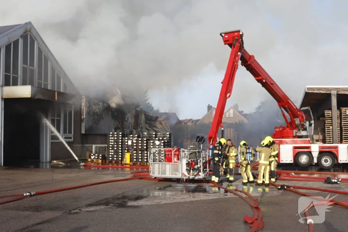 Zeer grote brand in bollenloods