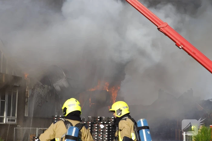 Zeer grote brand in bollenloods