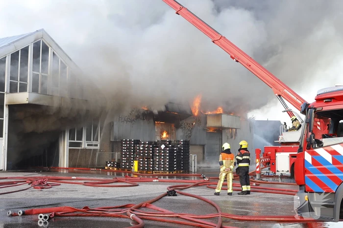 Zeer grote brand in bollenloods
