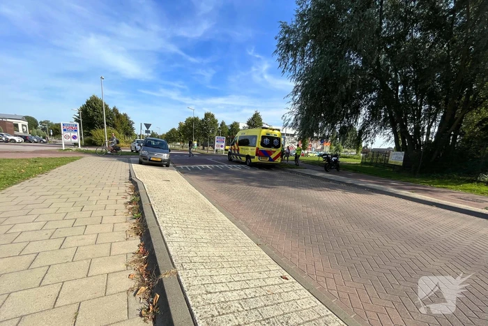 Automobilist ziet overstekende fietsster over het hoofd