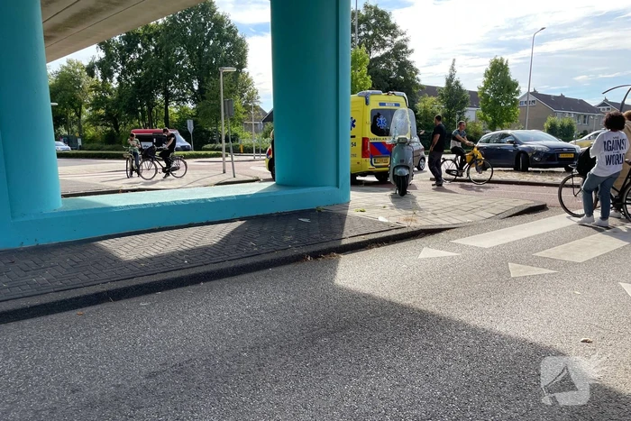 Weer scooterrijder aangereden op beruchte rotonde