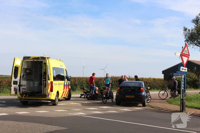 Fietser gewond bij botsing met auto