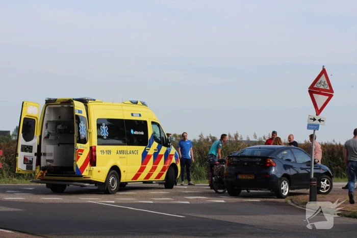 Fietser gewond bij botsing met auto