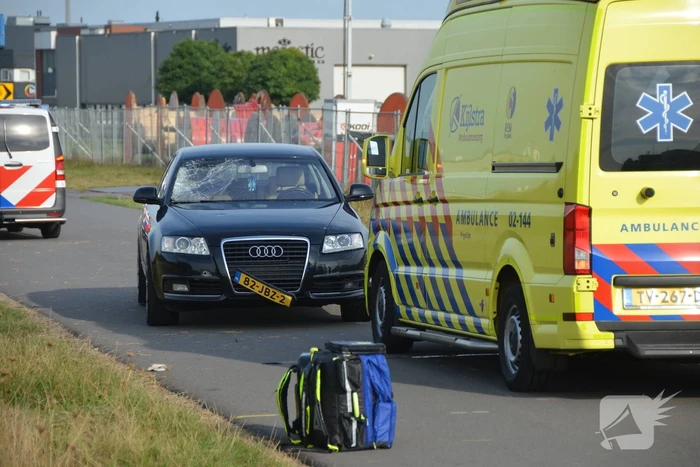 Fietser ernstig gewond bij botsing met auto