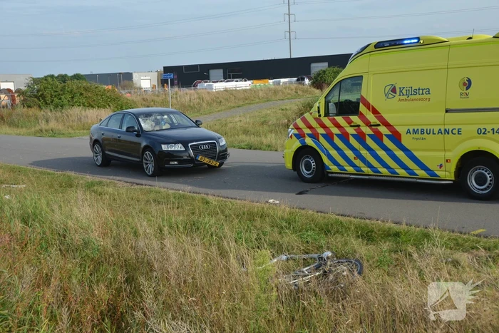 Fietser ernstig gewond bij botsing met auto