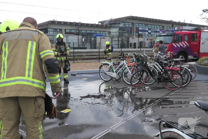 Rieten fietsmand in vlammen opgegaan