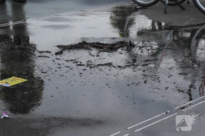 Rieten fietsmand in vlammen opgegaan