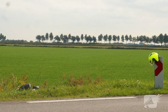 Bestuurder van motorfiets belandt in sloot