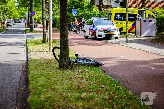 Bestuurder van auto geladen met lachgas ziet fietser over het hoofd
