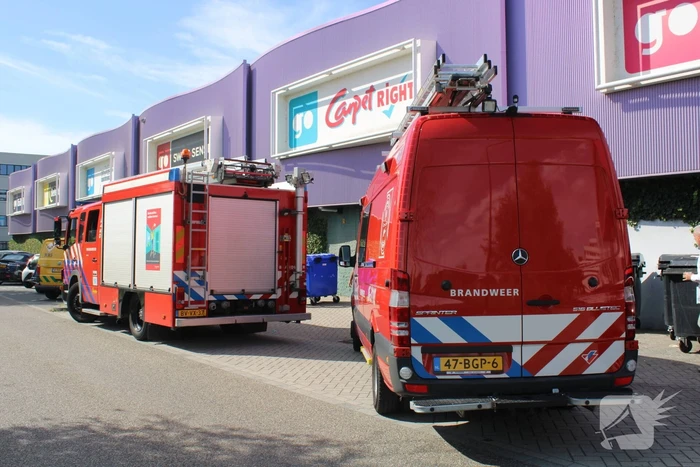 Gaslucht geroken in bedrijfspand Carpetright