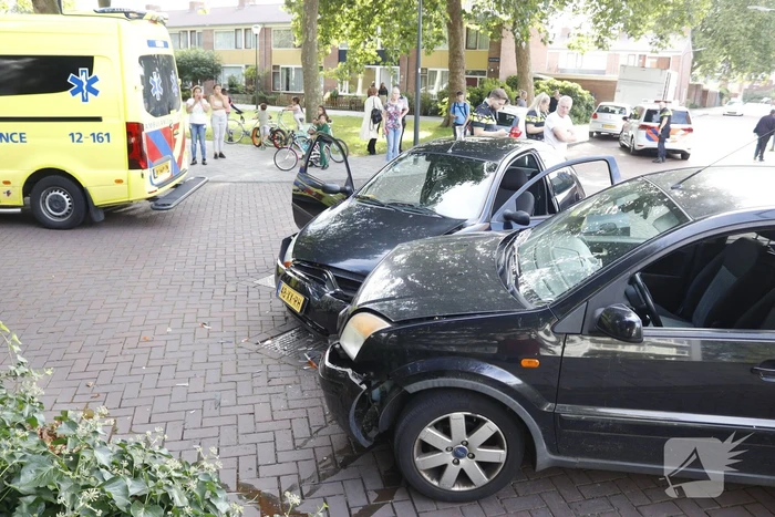 Flinke schade bij botsing op kruispunt